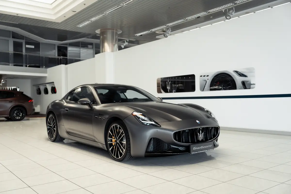 Автомобіль Maserati GranTurismo - фото 29